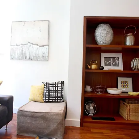 Park Row Apartment *