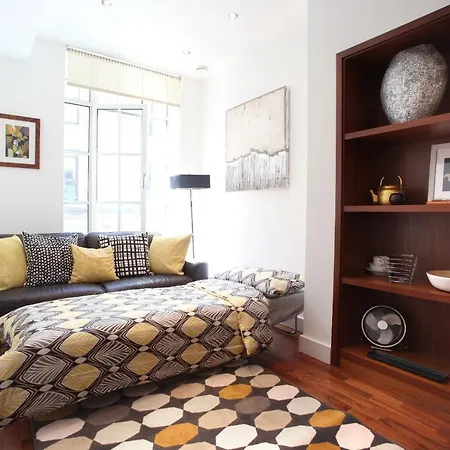 Park Row Apartment *