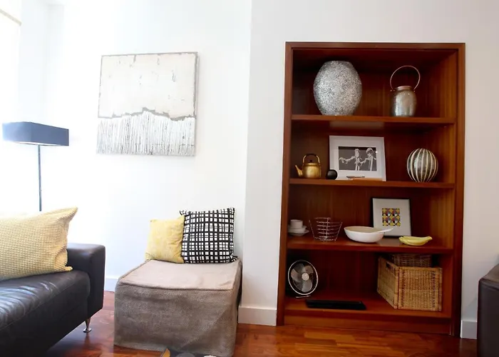 Park Row Apartment *