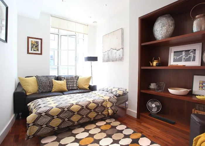 Park Row Apartment *